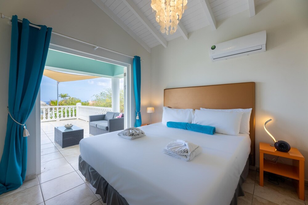 Tropical Paradise Bliss Villa at Coral Estate