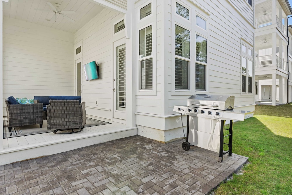 Sleeps 20 2 Homes, 9bdr, Arcade Walk to Blue Mountain Beach Access & Eats