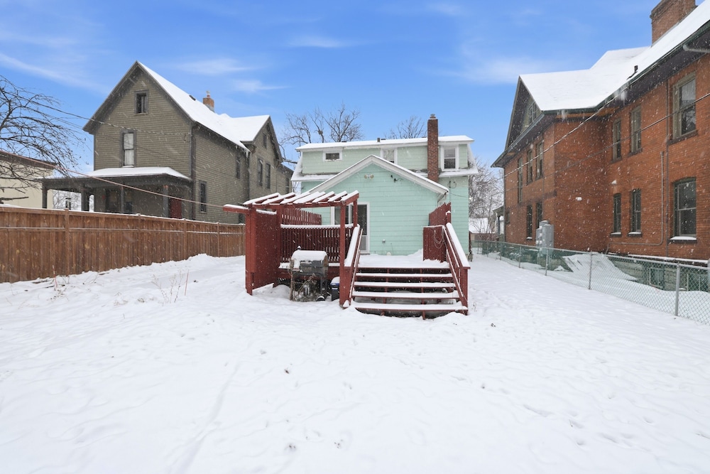 Charming St Paul Getaway 4 Bedroom Home