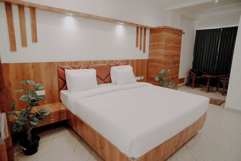 Shambhavi Hotel & Convention Centre