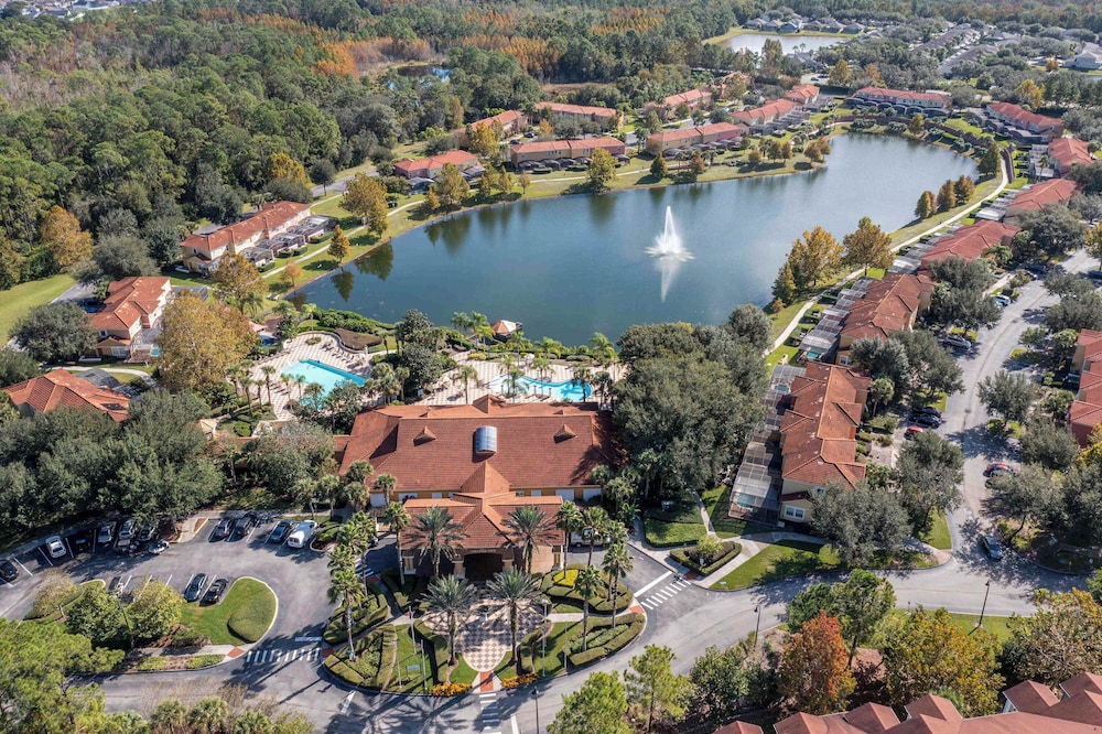 Bright 3B w Pool Close to Disney Encantada 8545