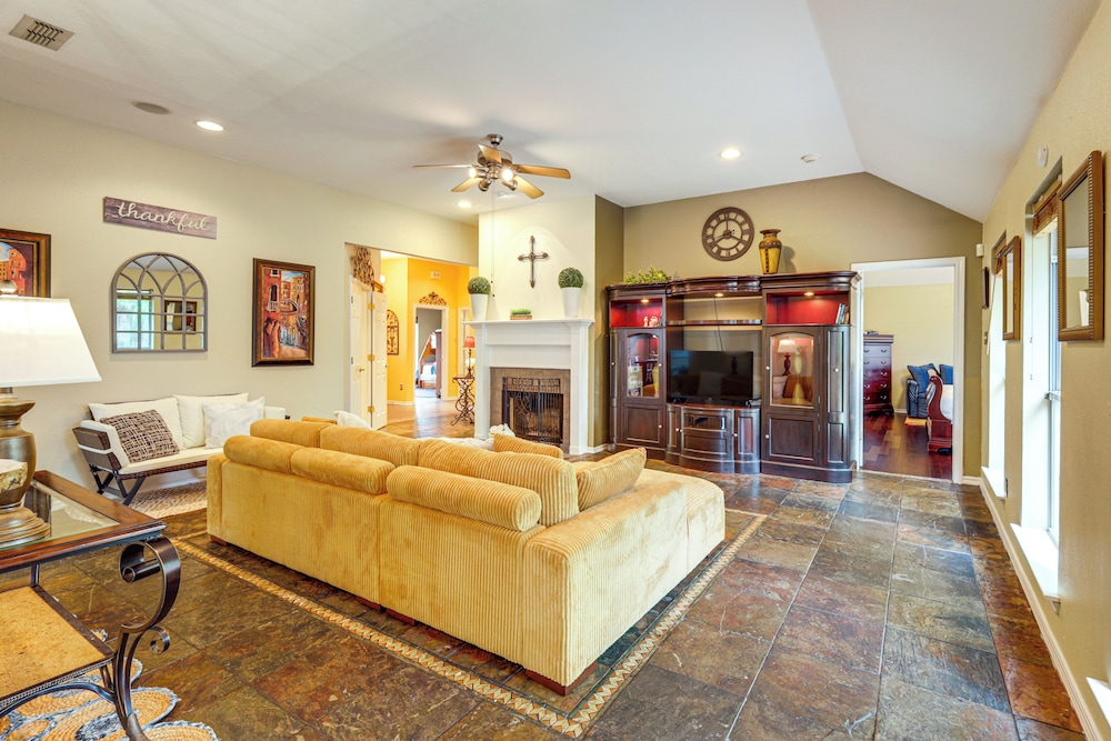 DFW Fun Awaits: Family Home in Crowley!