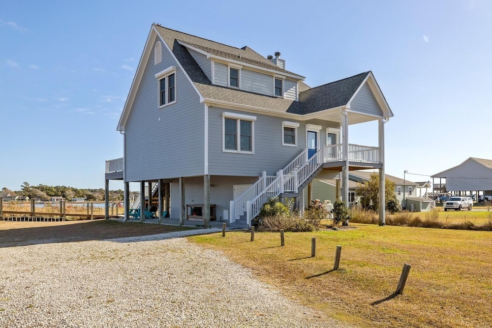 Downeast Retreat 4 Bedroom Home by RedAwning