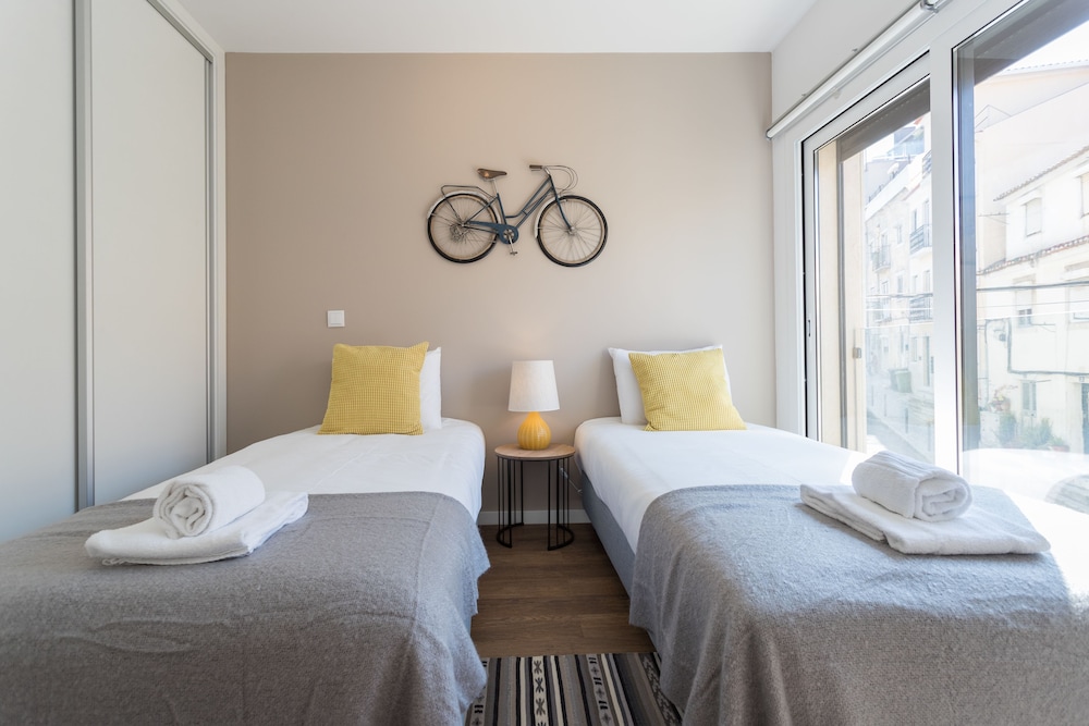 Alfama Lounge Three-Bedroom Apartment w/ River View and Parking - by LU Holidays