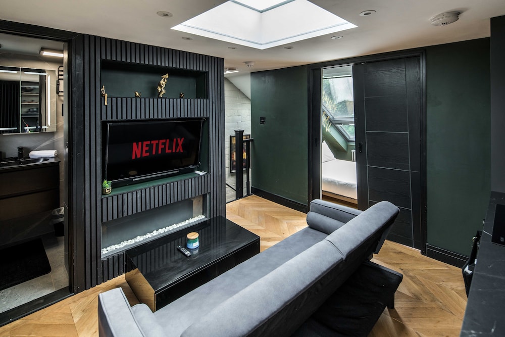 Converted Cosy 1BD Self-Contained Studio for 3