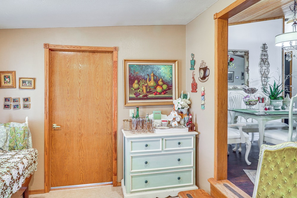 Quiet Dolan Springs Home w/ Patio, Mountain Views!