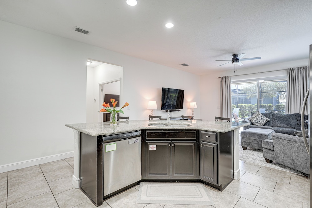 10 Mi to Wdw: Family Home w/ Game Room & Pool!