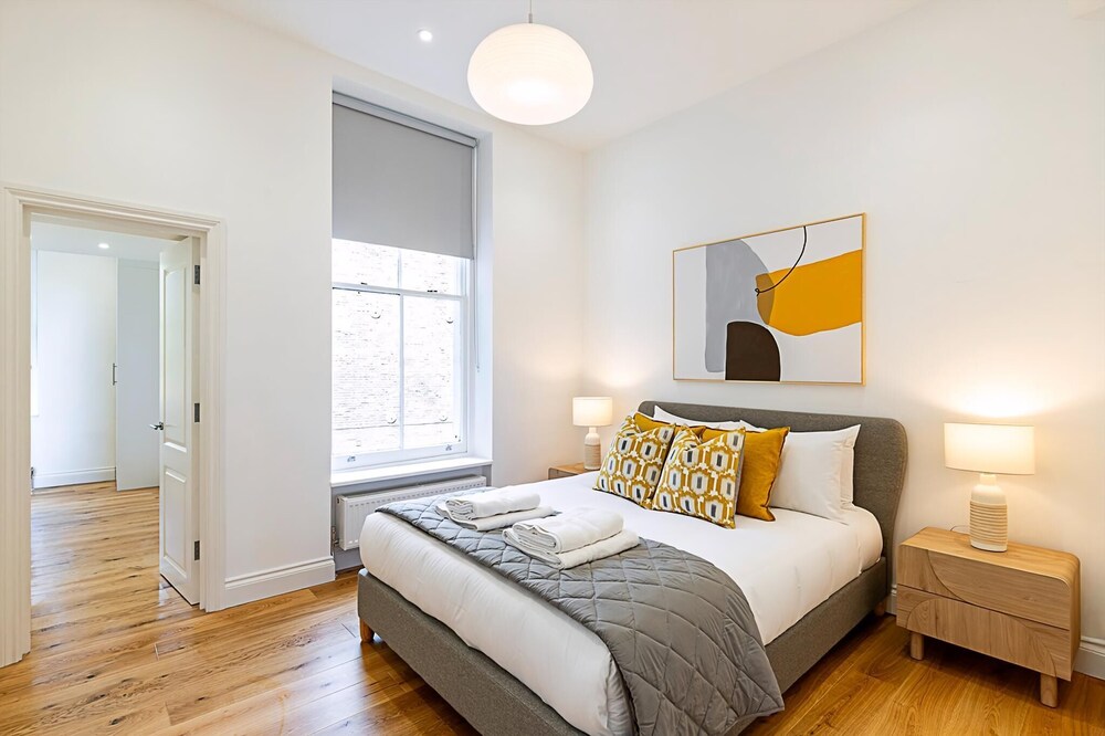 Urban Luxury in the Heart of Chelsea - King Bed!