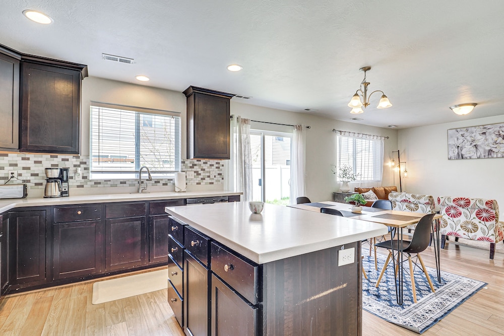 9 Mi to Downtown Slc: Peaceful Home w/ Pool Access