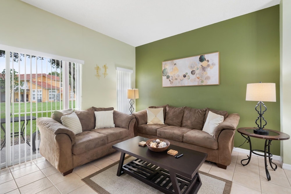 Emerald Island Resort 3 Bedroom Townhome Close to Disney! 3 Townhouse
