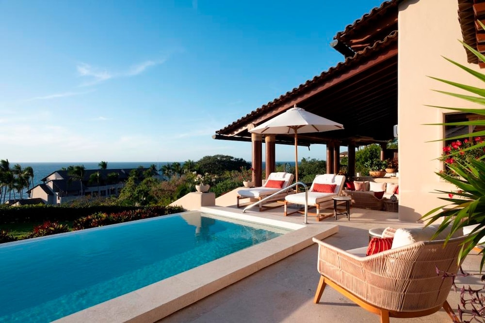 Staffed Ocean View Villa w Four Seasons Amenities