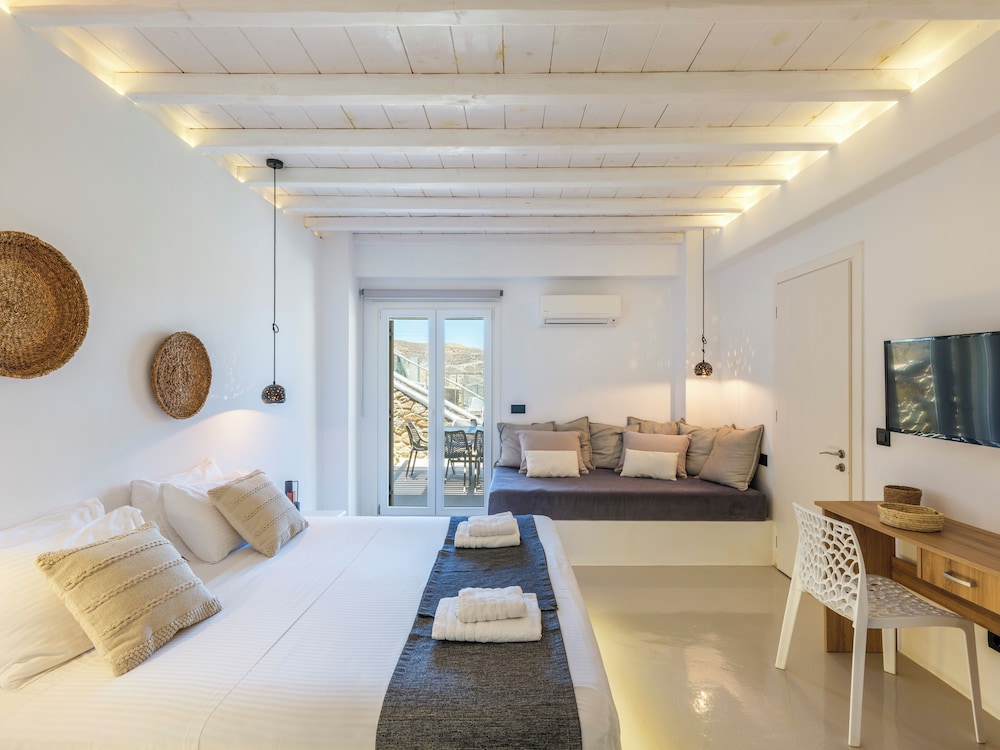 Mykonist Merchia Beach Villas & Suites
