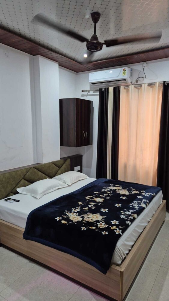 Shree Hanuman Hotel