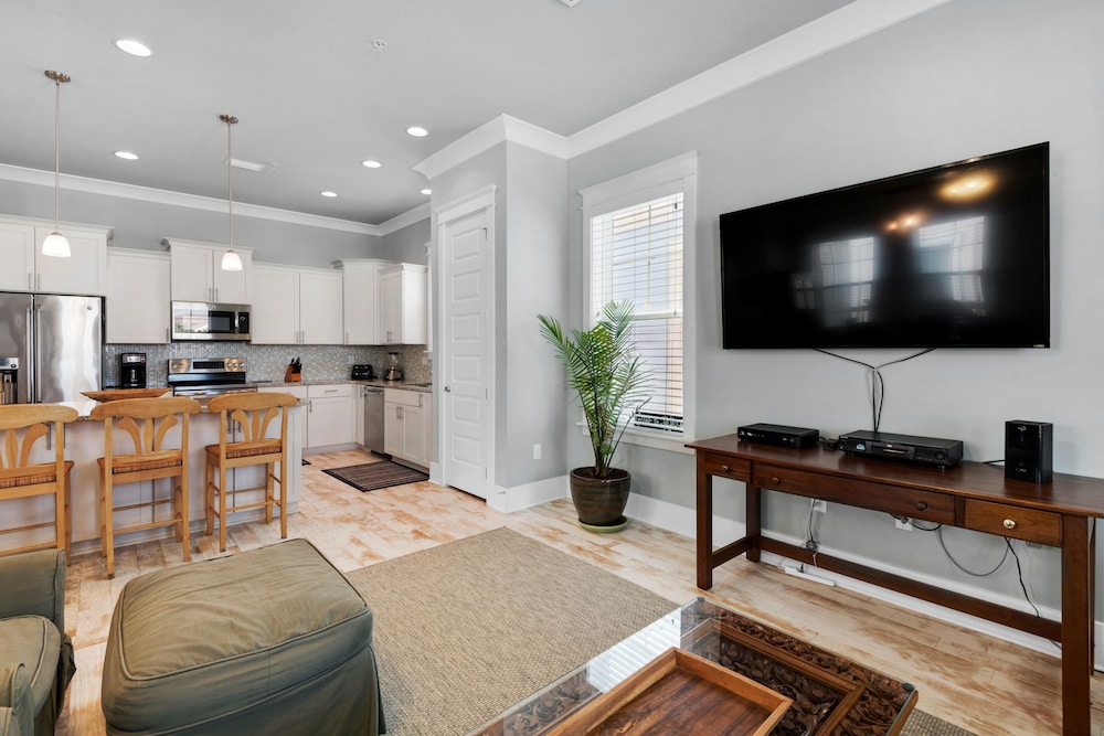 Camp David 4 Bedroom Cottage by RedAwning