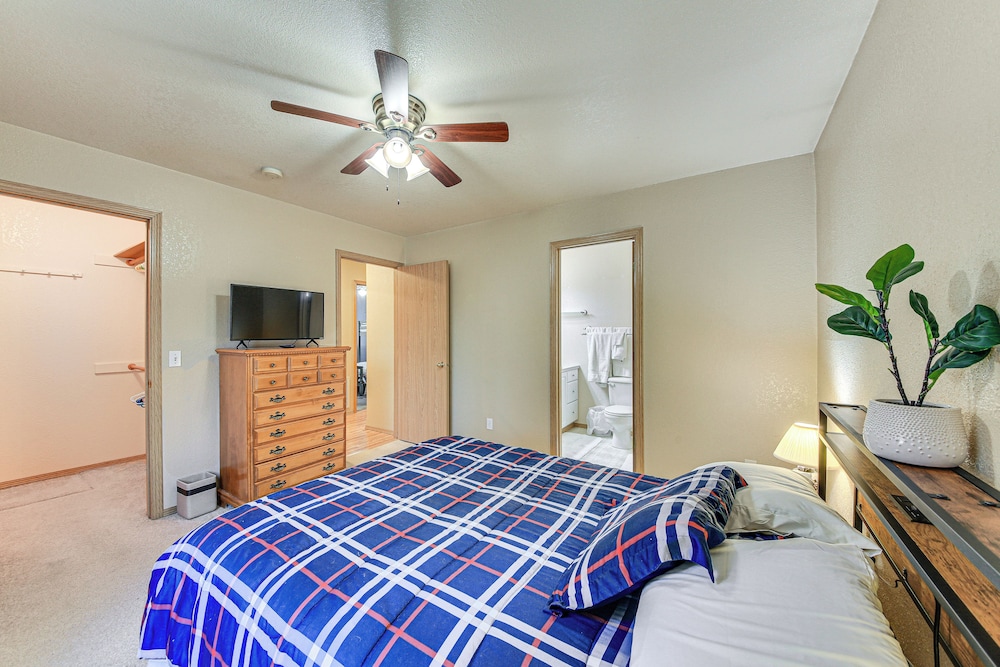 8 Mi to Bonners Ferry: Quiet Getaway w/ Patio