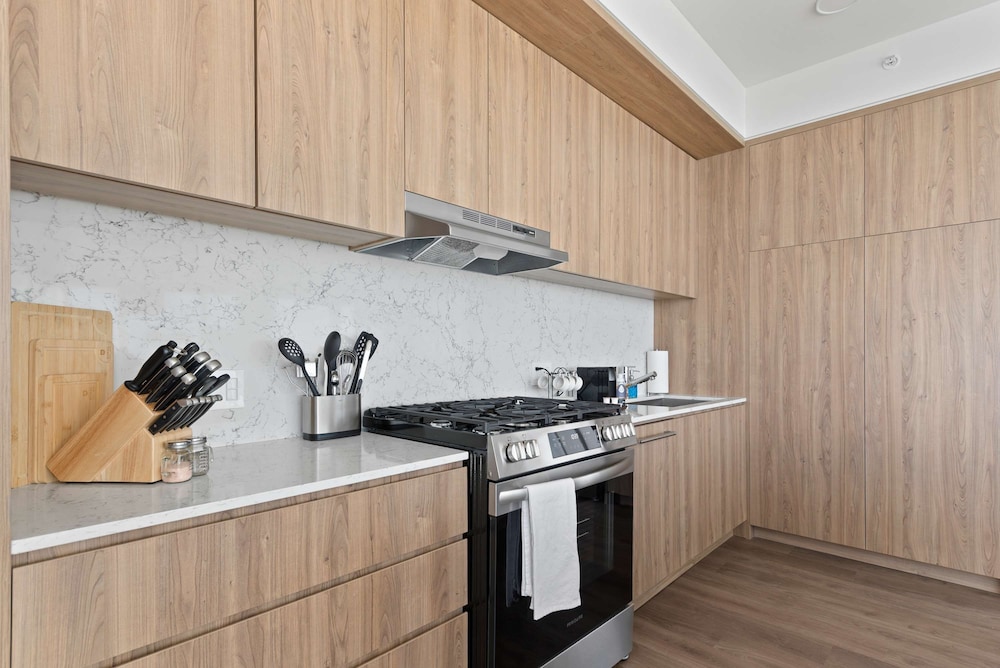 Sky-high Living Lake Views Elite Experience