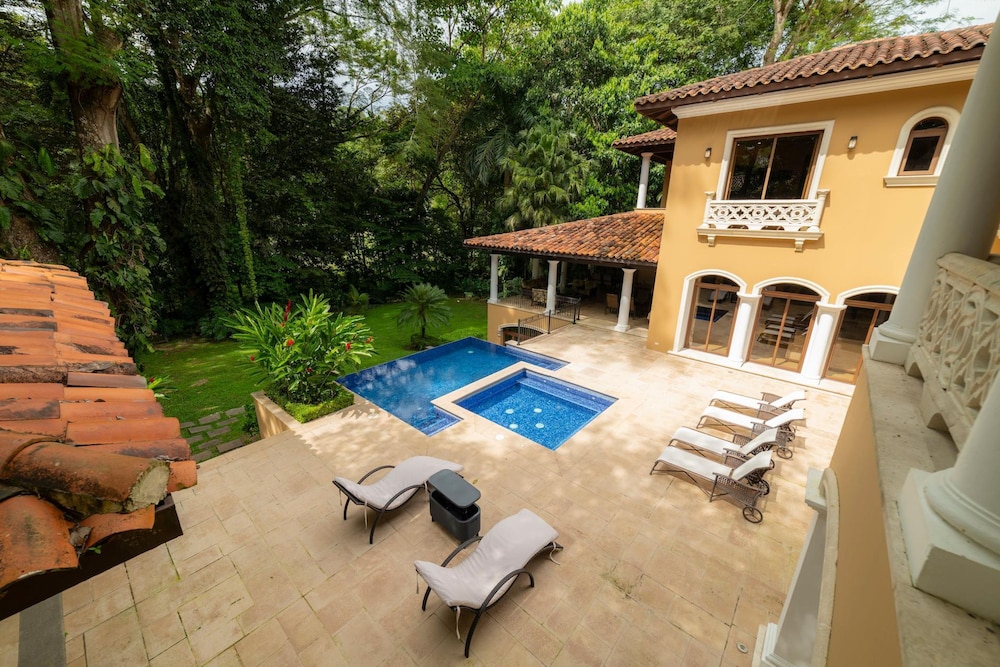 - Casa Zafiro 7 Bedrooms Private Pool