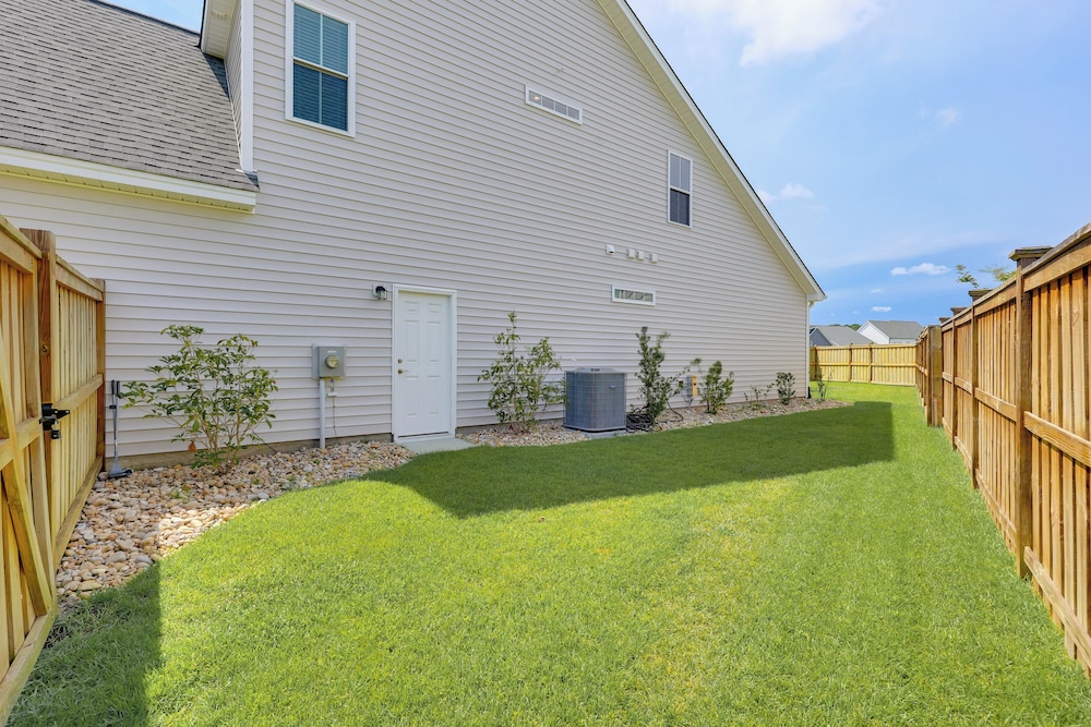 Spacious Home w/ Screened Patio in Wilmington!