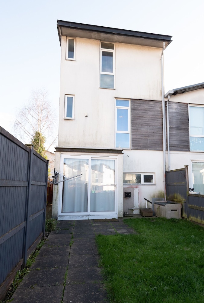 Family 3 Bedroom House by Guestz