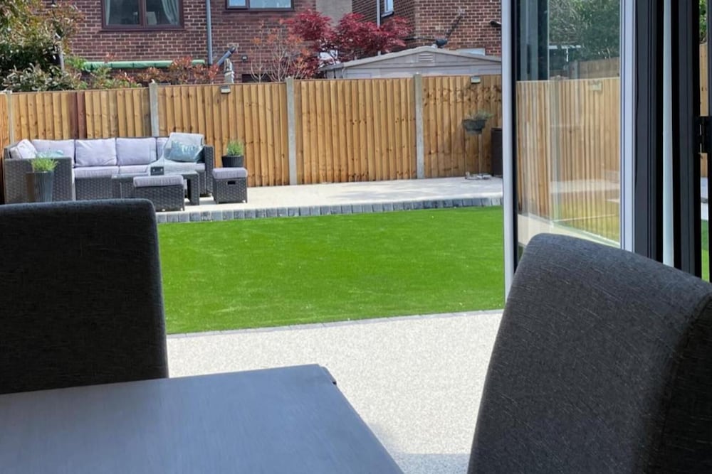 The Dooley, 3-beds, Sleeps 6, Pet Friendly