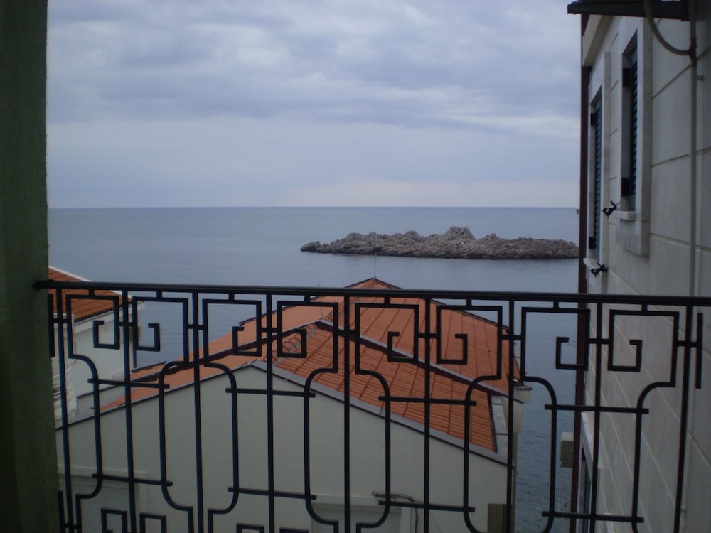 Montesan Apartments photo 4