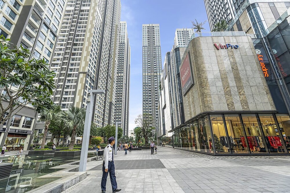 Apartment Landmark 81 by Urban Home
