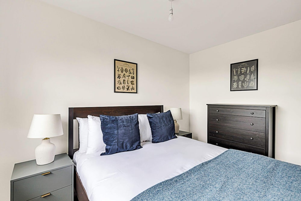 Chiswick Charm: 1 Bed Gem