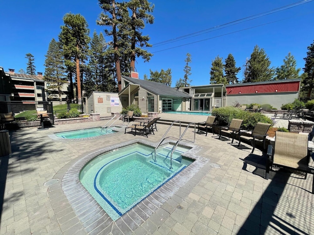 Deluxe Condo with Fireplace (Unit 623 at 1849)