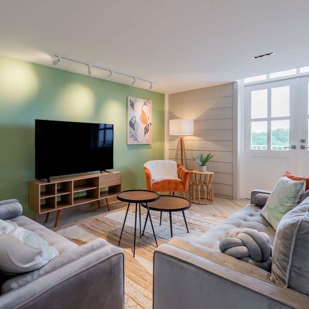 w Elegant 3BR With Modern Terrace in Panama