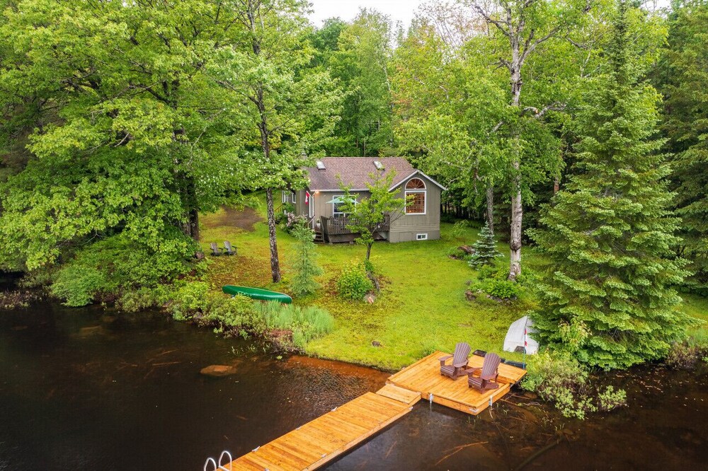 Bear Essentials Lakefront Hideaway