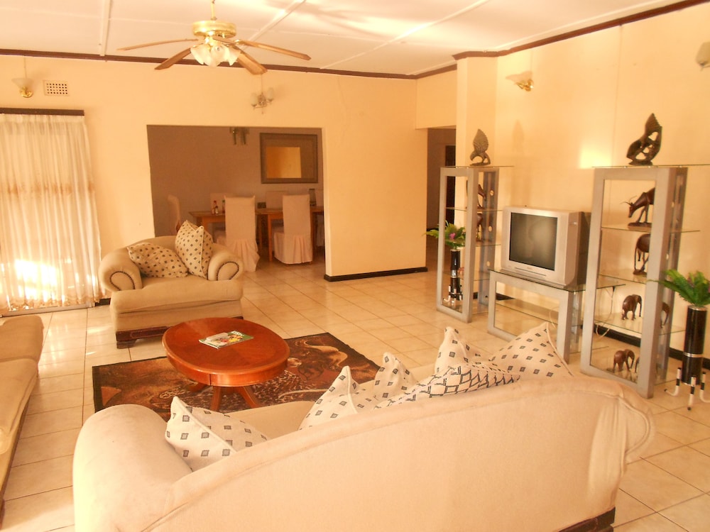 Wane Guest Lodge