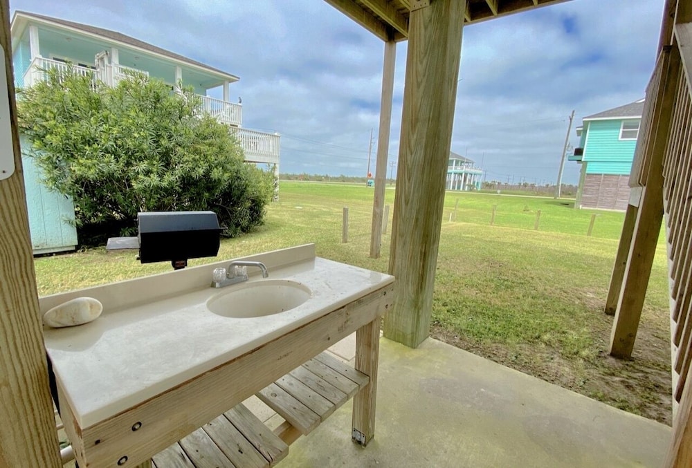 Abby Sands Castle 2 Bedroom Home by RedAwning