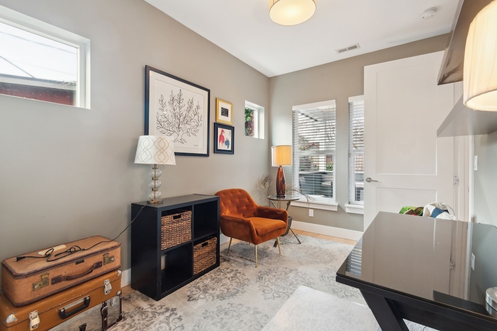 Spacious Family Retreat Media Room & Patio 3 Bedroom Home