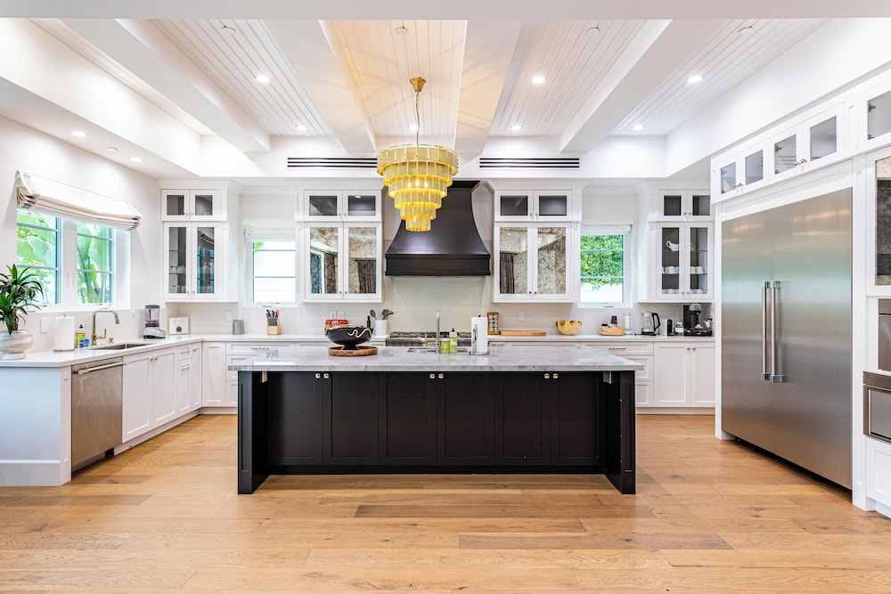 Otis Ave - Modern Farmhouse Retreat w/ Pool, Spa & Luxe Interiors