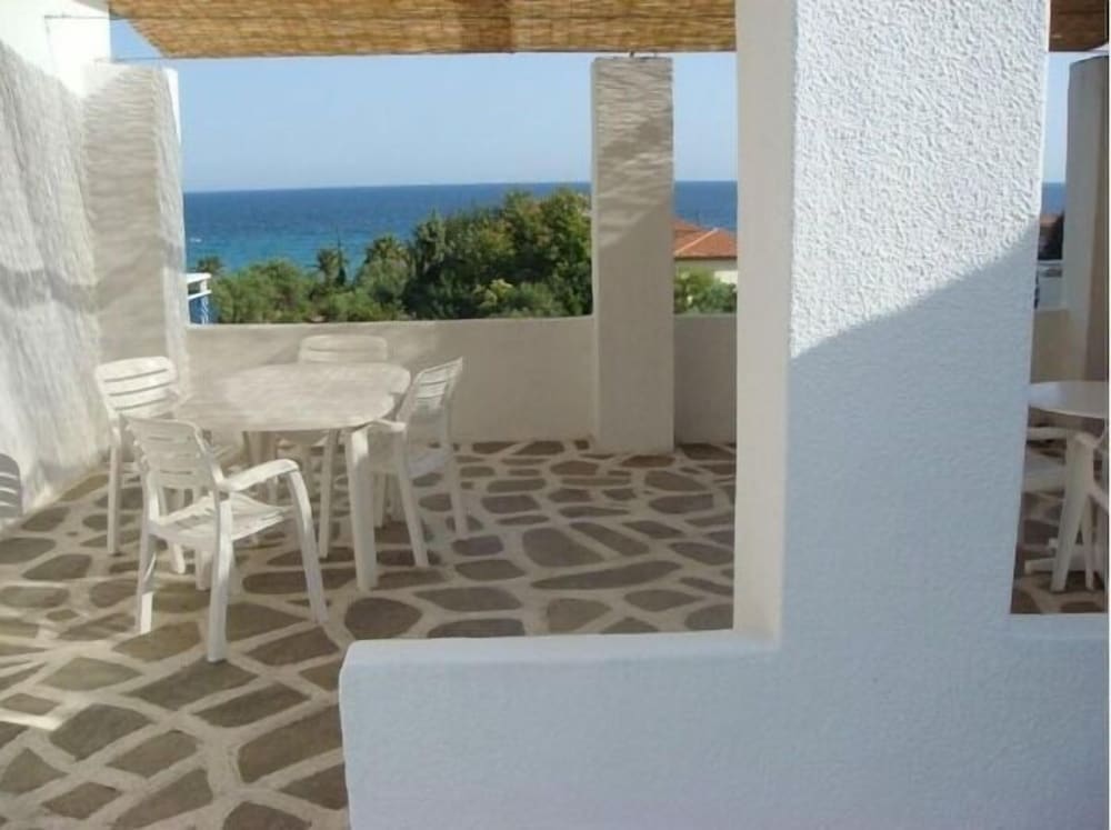 Xenios Faros Apartments