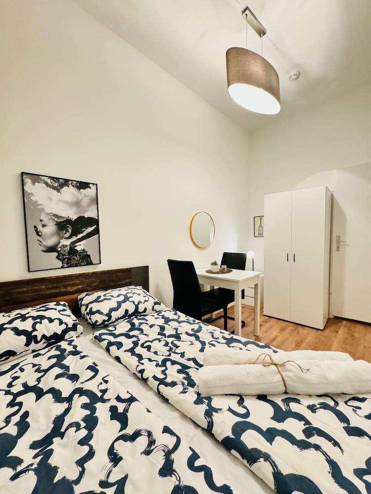 5BR Apt For 10 Walk to Kaufpark Alterlaa