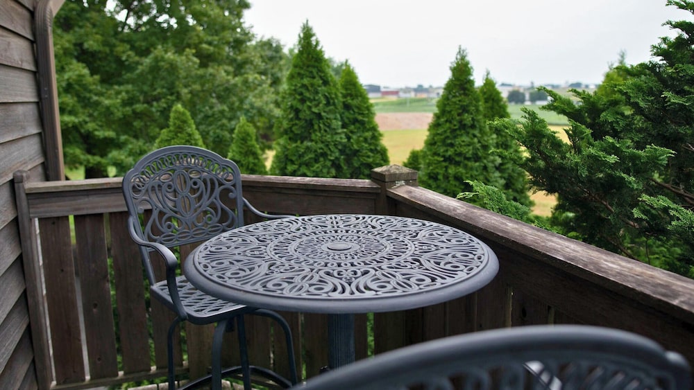 Twin Pine Manor Bed & Breakfast