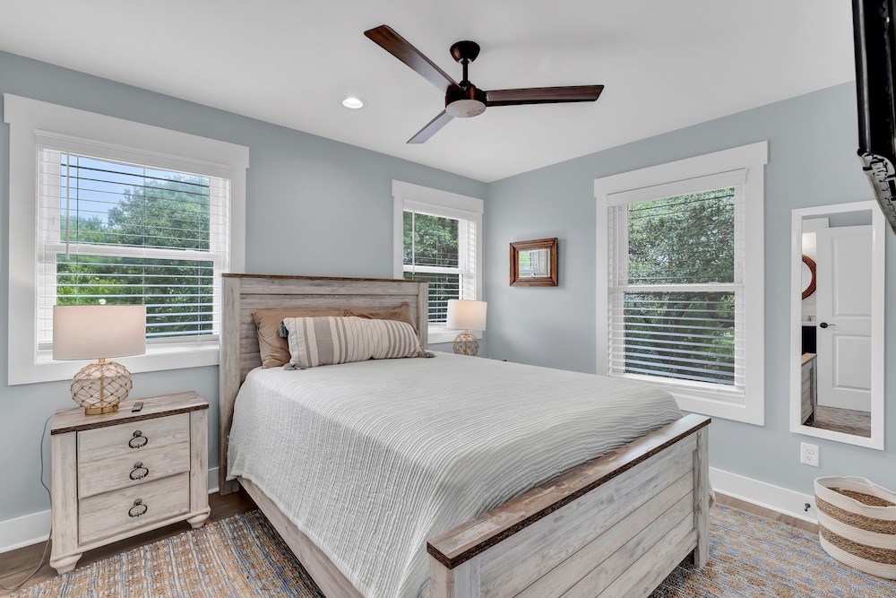 Oceanwatch Cottage by Topsail Realty