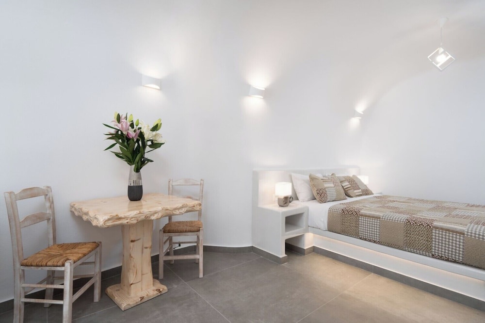 Yiota Collection 4 Suites & 4 Prive Jacuzzi photo 4