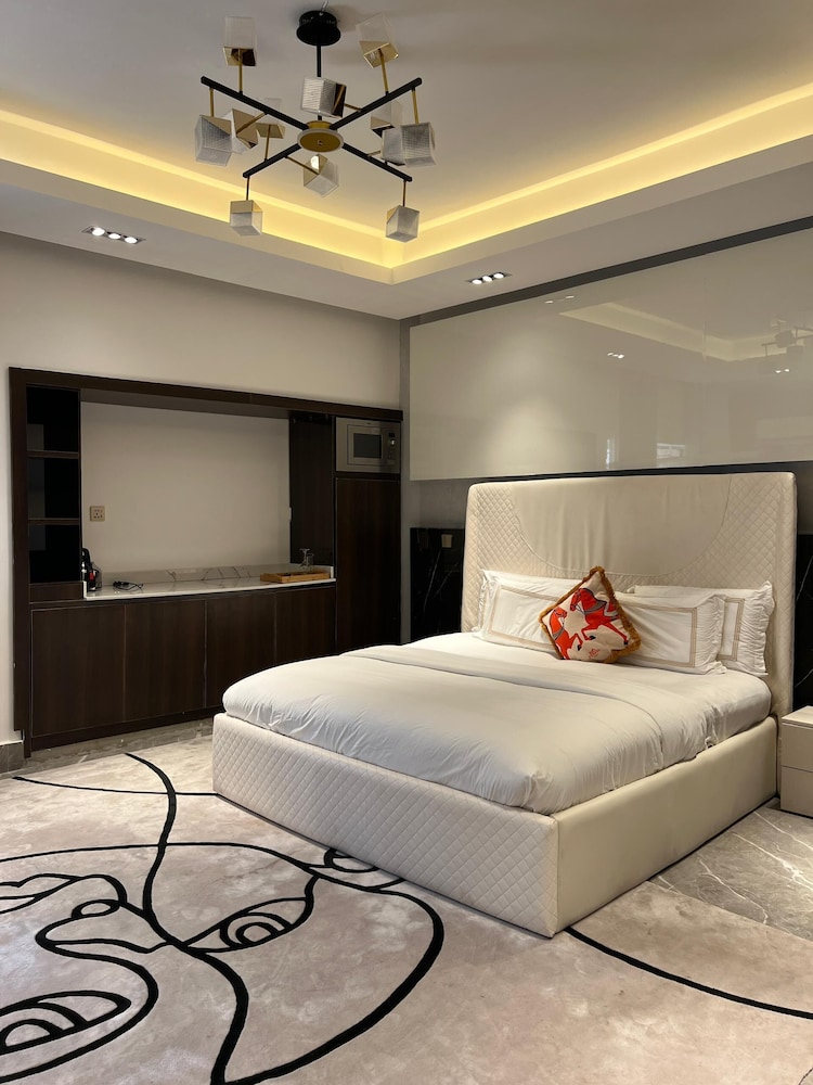 Sujimoto Residences Precious