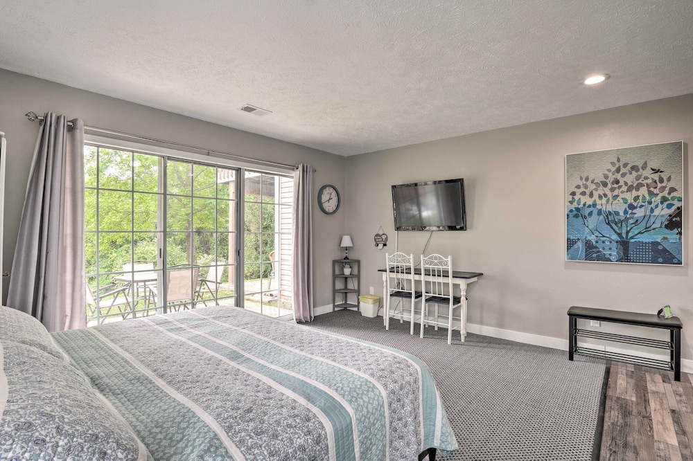 Miscellaneous Market Vacations - Pet-friendly Branson Studio < 3 Mi to Lake! - Property Image 1