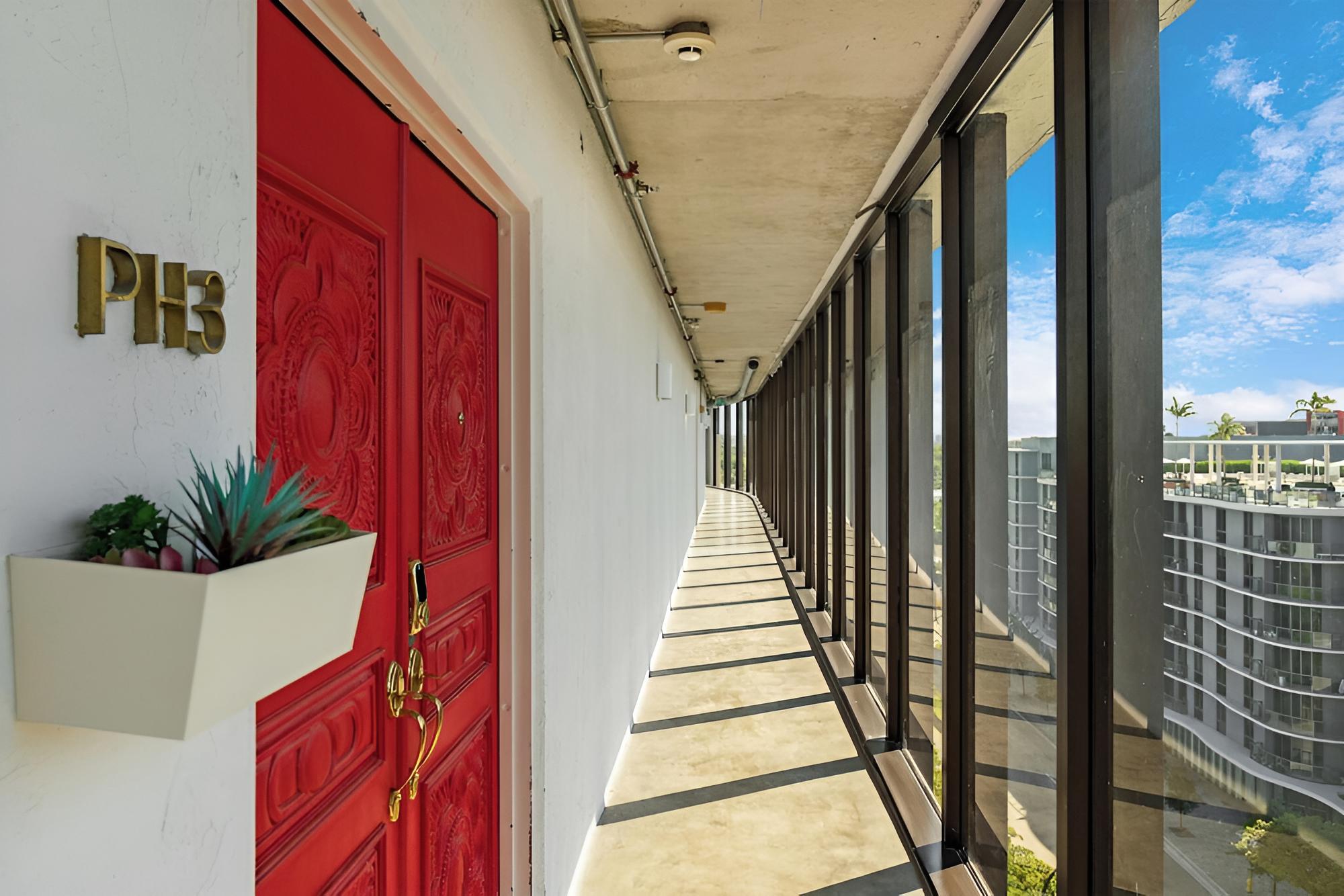 Roami at Biscayne Penthouse