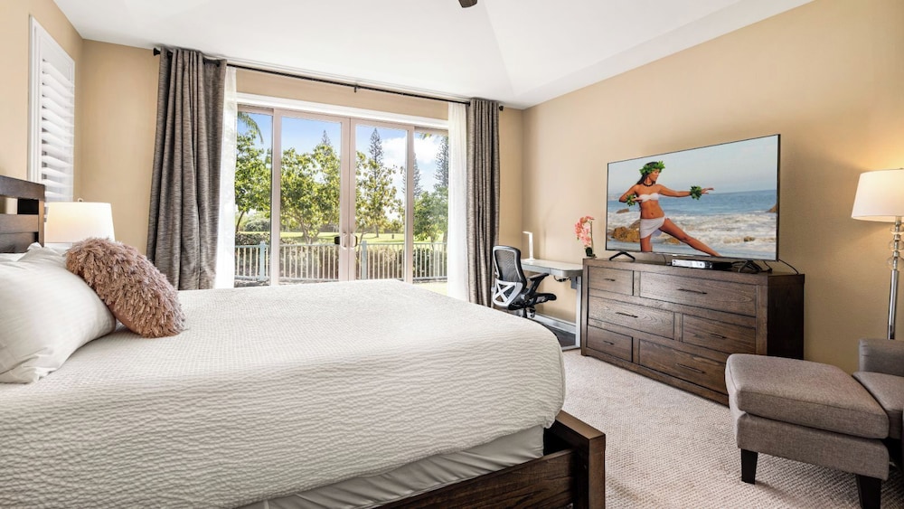 Private Yard and Outdoor Area - AC & Shared Pool - Golf Views - Vrkcv