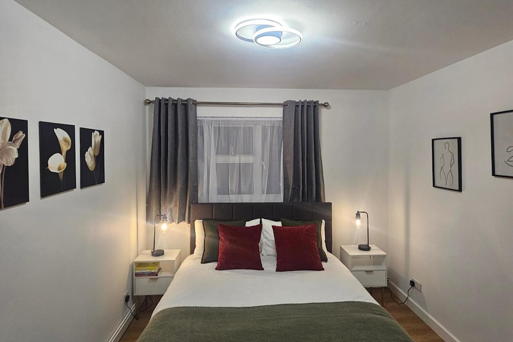 London Chic Apt, Great Location Free Parking
