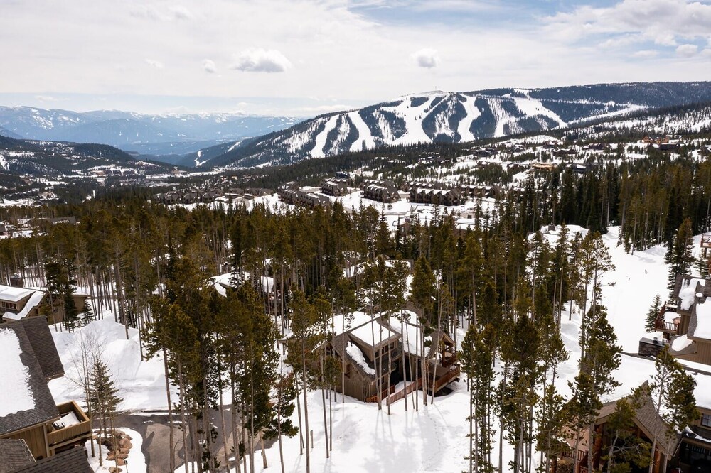 5 Hidden Trail 4 Bedroom Home by Moonlight Basin Lodging view 3