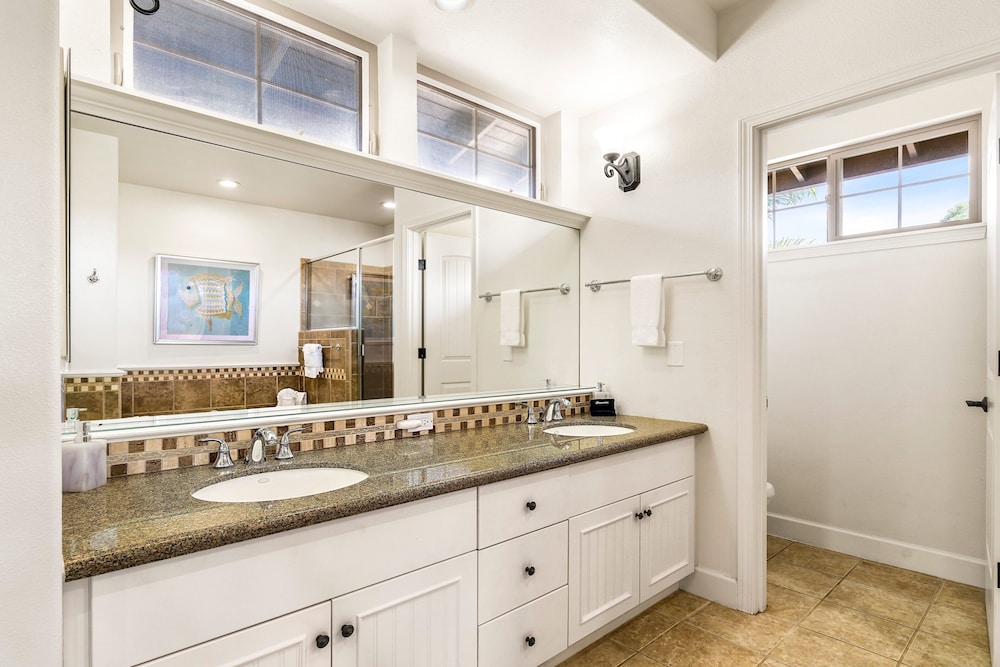 Beautiful Townhouse - Great Amenities and Spacious Lanai! Comes With Beach Pass! - Vrkcv
