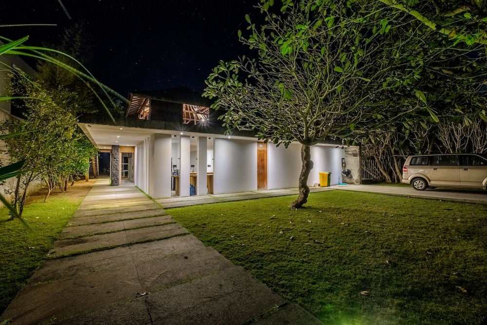 Jimbaran Balangan BeachFront Villa Nakar