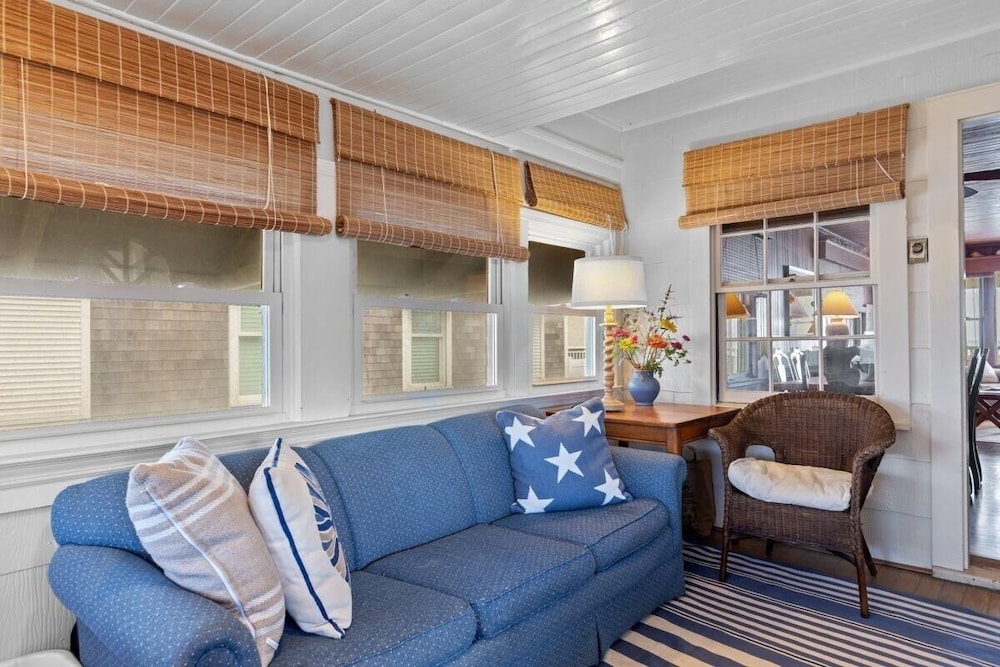 Sutton Cottage 5 Bedroom Home