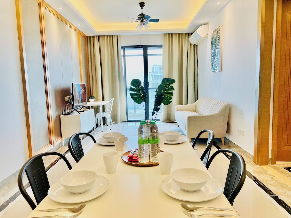 R&F PRINCESS COVE BY HOMEFORT SUITES