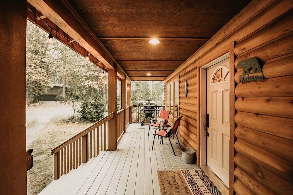 89gs - Hot Tub - Pets Ok - Wifi - Sleeps 4 1 Bedroom Home by RedAwning